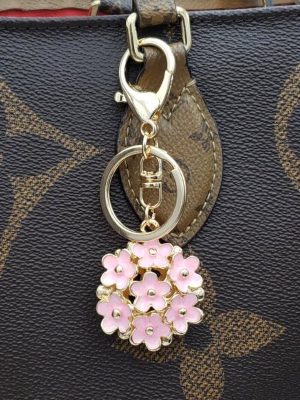 LV Authentic Gold Padlock 🔒 Key Set w/ Unbranded Flower Keychain Charm - Picture 2 of 11